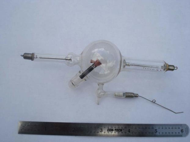 http://www.electrotherapymuseum.com/2010/FischerFamilyTube2/DSC00007.JPG