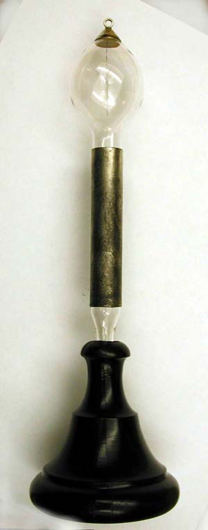 http://www.electrotherapymuseum.com/2006/TeslaLamp/TeslaTubeInBase1.JPG