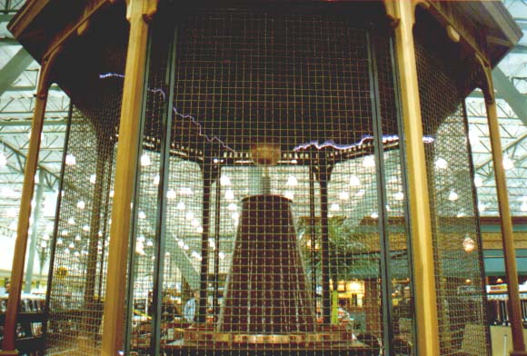 TeslaCoil3.jpg (62008 bytes)