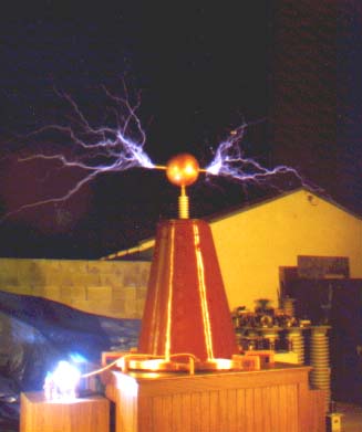 TeslaCoil4.jpg (19556 bytes)
