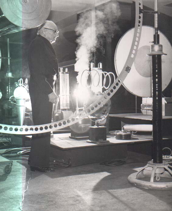 photo12.jpg (54846 bytes)