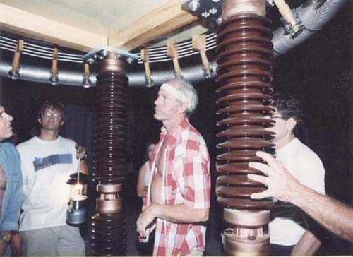 img-1.jpg (35585 bytes)